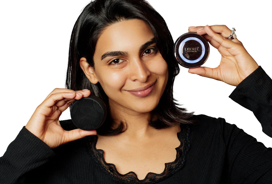 Onyx is a portable skincare device that uses top-of-the-line technology to address a variety of skincare needs such as,  acne breakout, hyperpigmentation and aging.. Available at Viviane Aires Skin Wellness