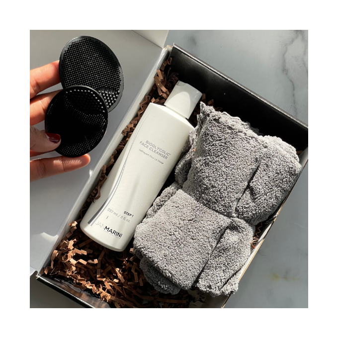 The ESSENTIAL CLEANSE Gift Set